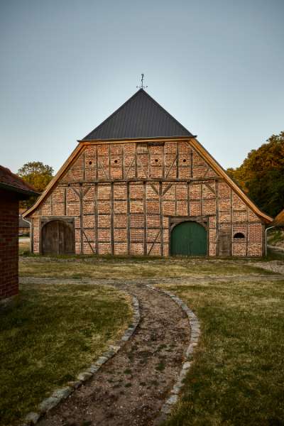 Smuk tagkonstruktion bringes til live med pandeplader, Gut Godderstorf, 23779 Neukirchen, Tyskland